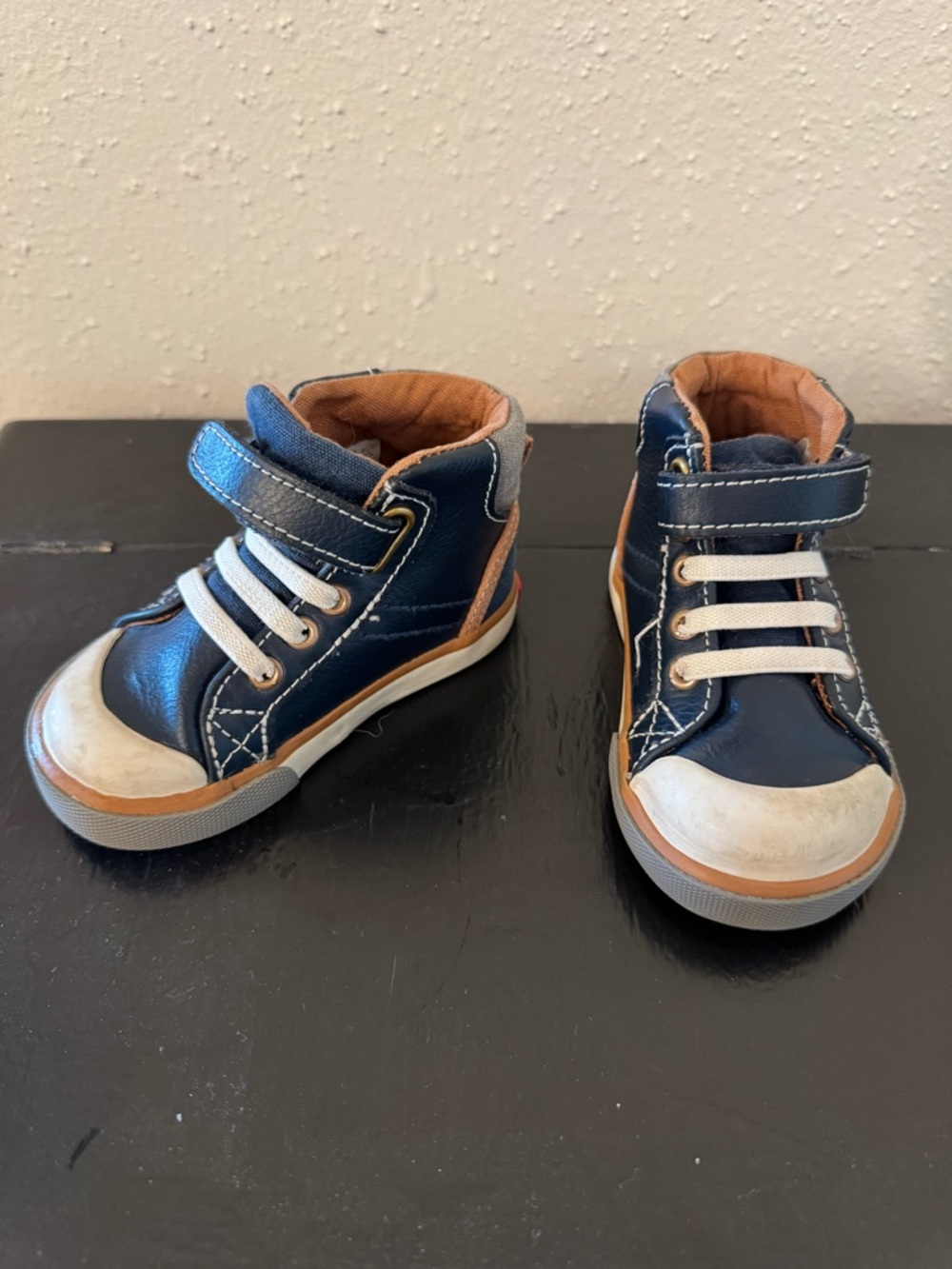 See Kai Run Navy and Tan High-Top Sneakers for Kids - SIZE 5